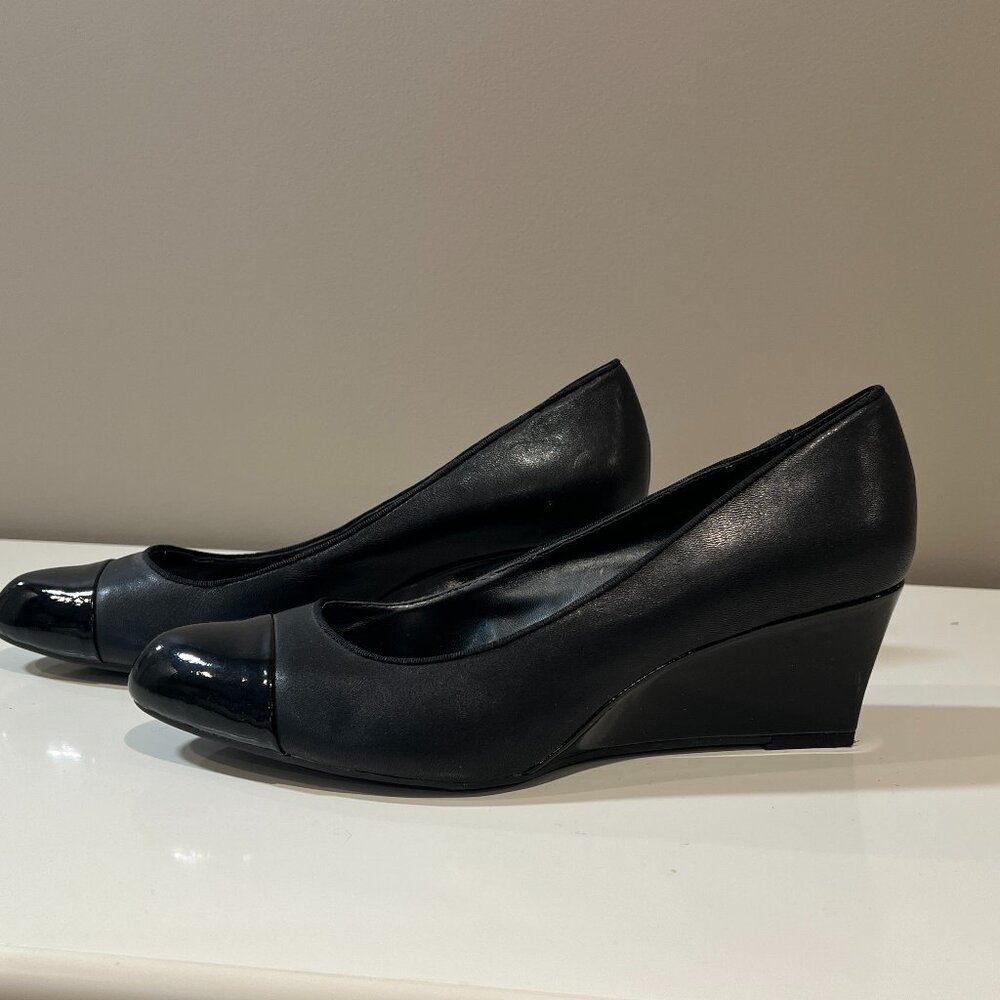 NEW Adrienne Vittadini Manassas Black Slip w/Patent Toe Caps and Wedge Size 8.5